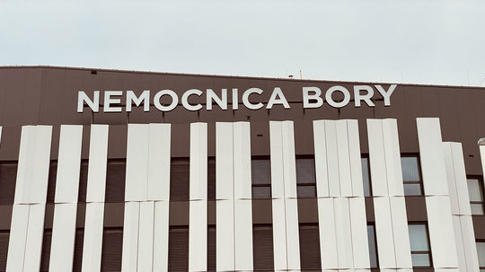 Nemocnica Bory v Bratislave do odvolania zakázala návštevy. Platia však výnimky