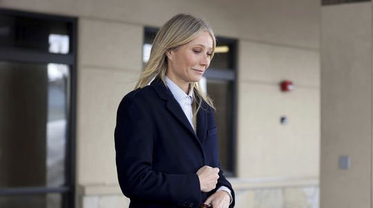 Gwyneth Paltrow vyhrala súd kvôli zrážke na svahu. Keď odchádzala zo sály, mužovi, ktorý žiadal milióny, pošepkala toto