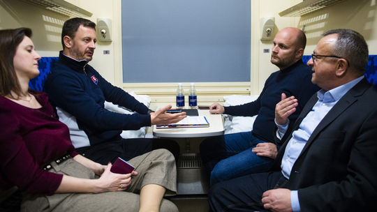 Zľava poradkyňa predsedu vlády pre európske...