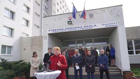 Bratislavská župa zrušila dve odborné školy. Rodičia stoviek detí sa búria a spisujú petíciu