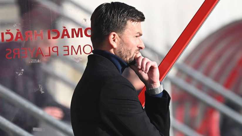 Tréner domáceho Spartaka Michal Gašparík kul...