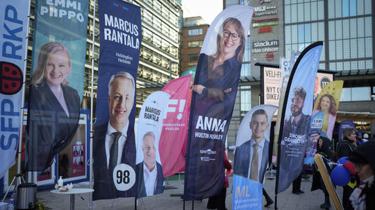 Fíni si volia nový parlament, favoritom pravicové strany. Ako obstojí Marinová?