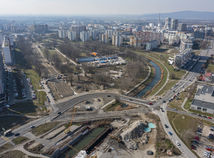 SR Petržalka električková trať výstavba situácia BAX