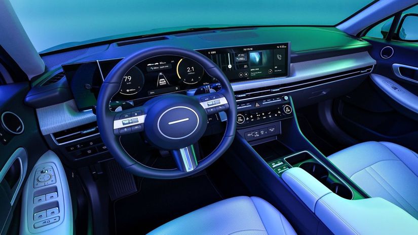 V kabíne je úplne nová palubná doska, ktorá tak...