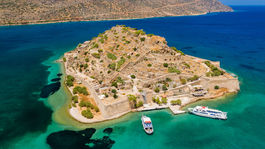 Grécko, Spinalonga, more, dovolenka, ostrov, pláž, lode, člny