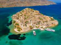 Grécko, Spinalonga, more, dovolenka, ostrov, pláž, lode, člny