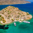 Grécko, Spinalonga, more, dovolenka, ostrov, pláž, lode, člny