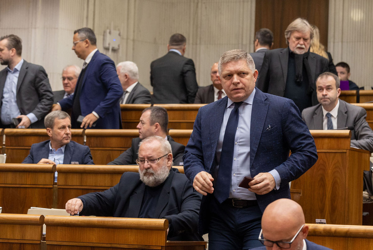 Štyria poslanci Smeru sú na chvoste rebríčka