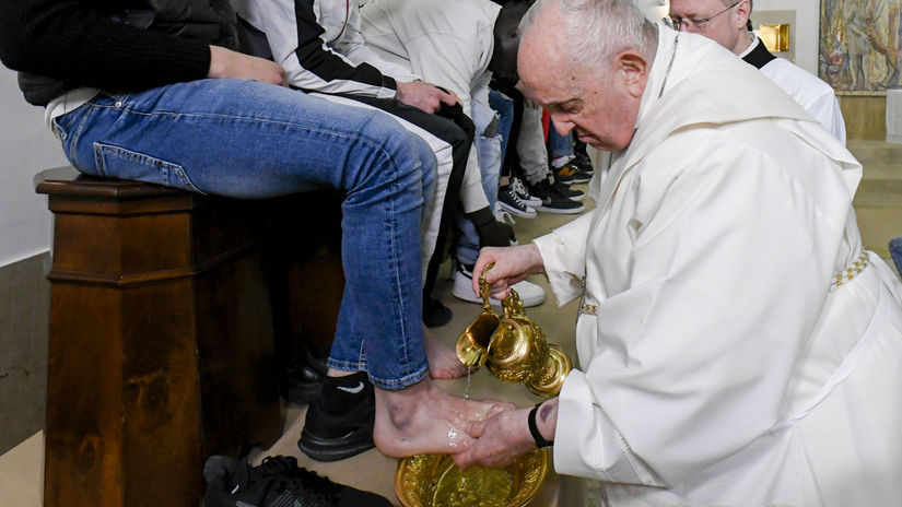 Taliansko Vatikán pápež nohy umývanie väzni