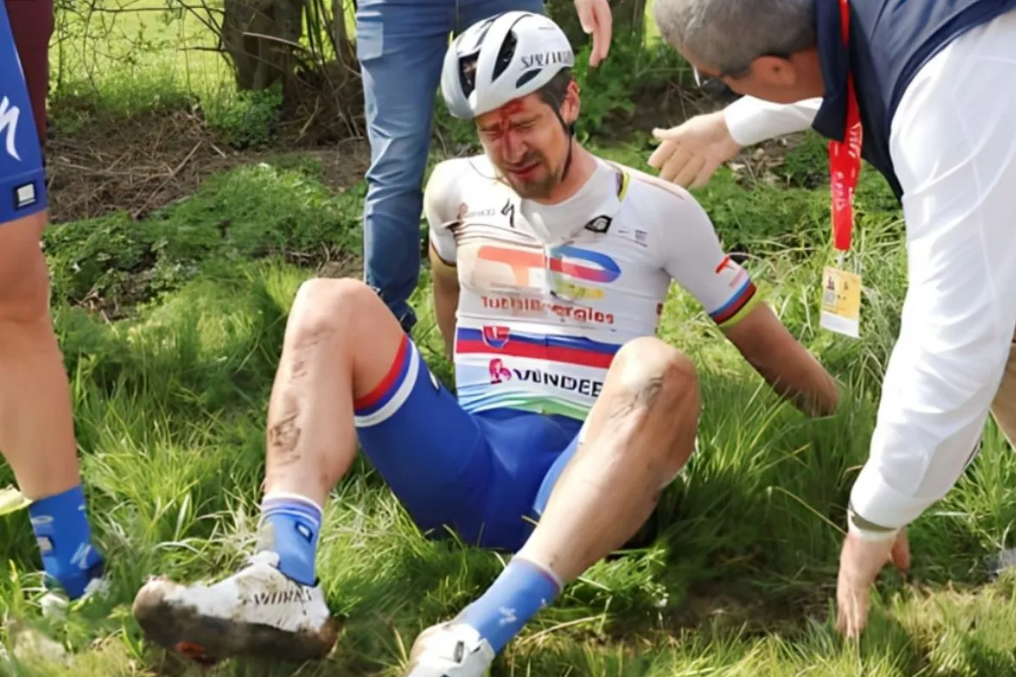 Krvavý Peter Sagan po páde na Paríž - Roubaix...