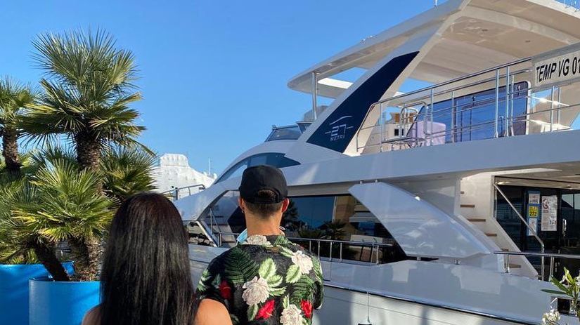 Zatiaľ čo bol takmer celý svet paralyzovaný...