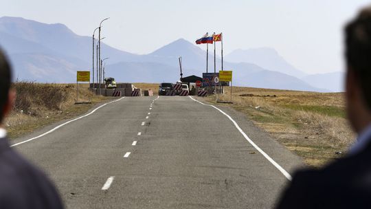 Arménsko a Azerbajdžan sa vinia z rozpútania paľby pri Lačinskom koridore