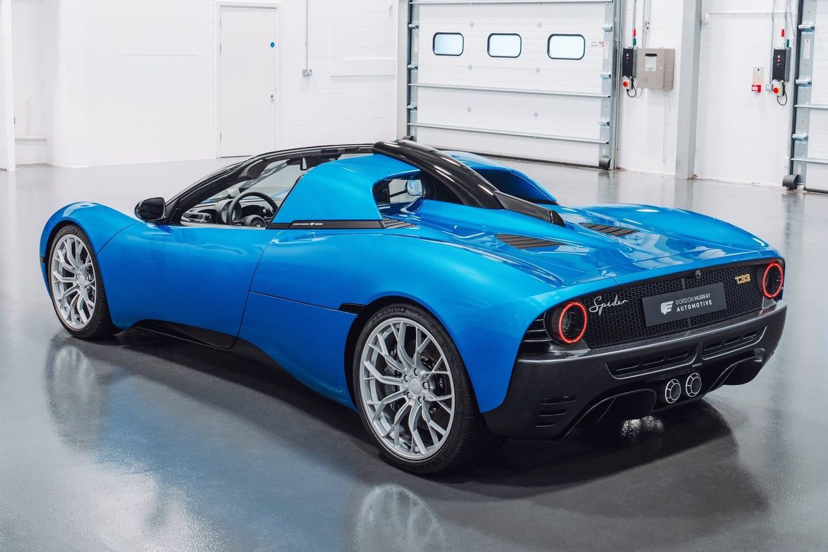 Celá karoséria je vyrobená technológiou...