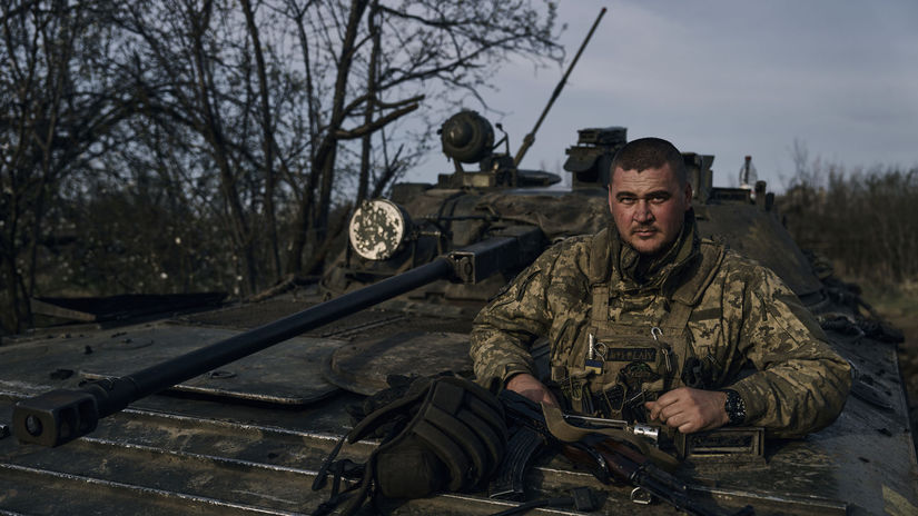 Ukrajinský vojak v bojoch pri Bachmute.