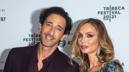 Adrien Brody a Georgina Chapman v roku 2021.