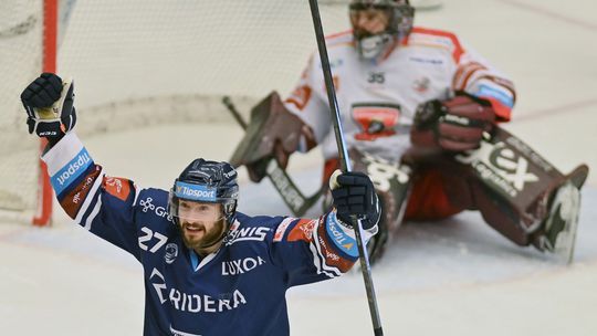 Šesť Slovákov v historicky najdlhšom zápase v Česku. Šikovnosť jedného z nich ho ukončila