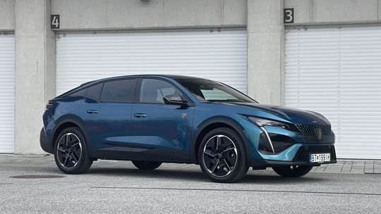 Peugeot 408 1.2 PureTech 130k EAT8 (2023)