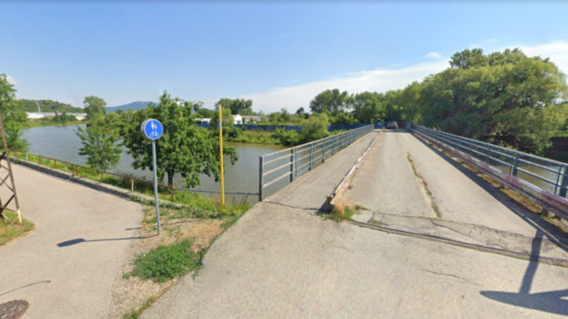 Most v Krškanoch, z ktorého chceli skočiť mladé...