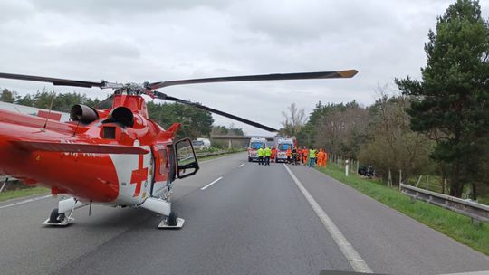 Pri obci Ražňany narazilo auto do stromu. Hlásia viacerých zranených