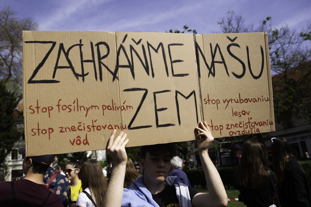 Protestujúci počas štrajku žiakov aj študentov...
