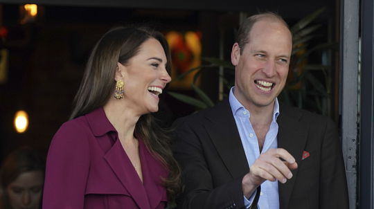 Princ William a princezná Kate počas návštevy...