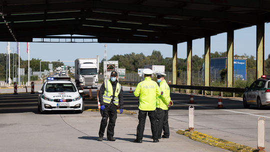 Vláda schválila dočasné obnovenie kontrol na hranici s Maďarskom