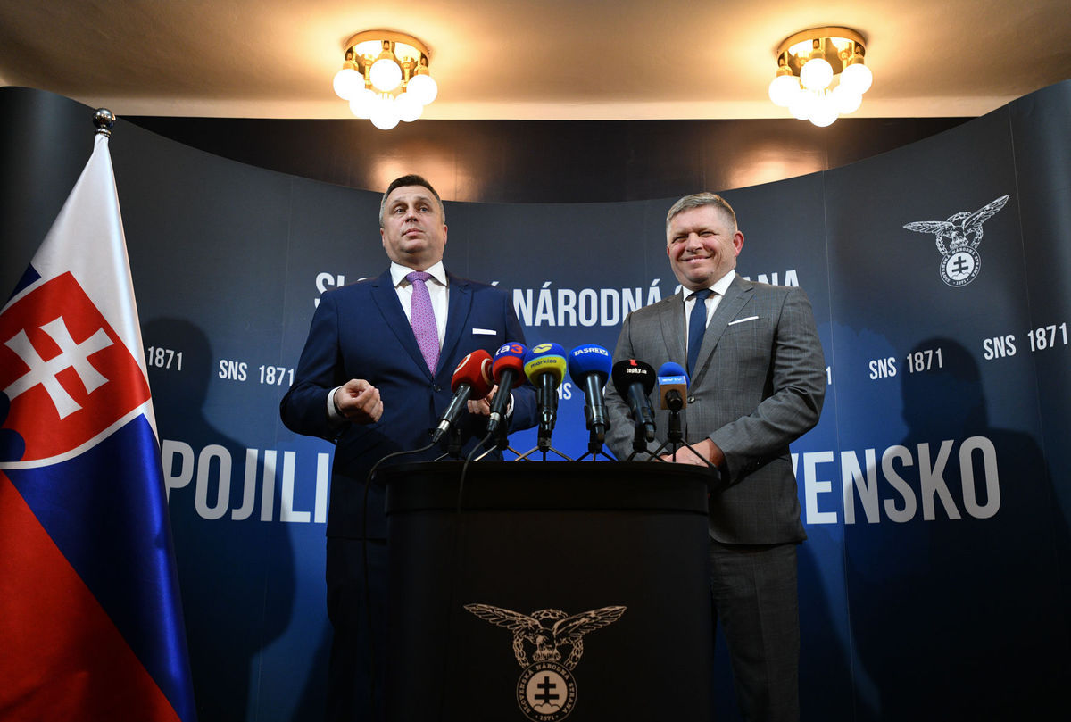 Predseda SNS Andrej Danko a predseda strany...