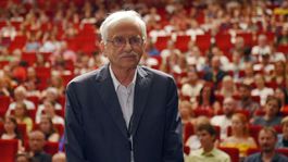 Dušan Hanák počas uvedenia jeho filmu Obrazy...