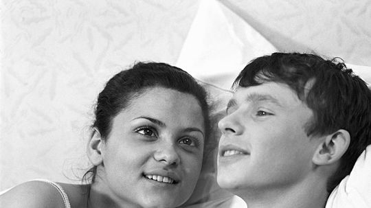 Iva Bittová a Juraj Nvota vo filme Ružové sny,...