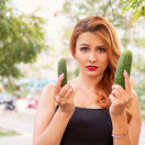 uhorky, veľkosť, žena, prekvapenie, rozmer