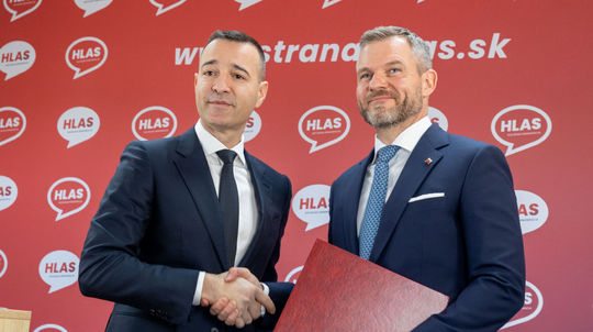 Líder Hlasu Peter Pellegrini podpísal s Tomášom...