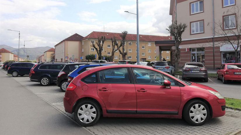 Parkovanie v centre Žiaru nad Hronom je...