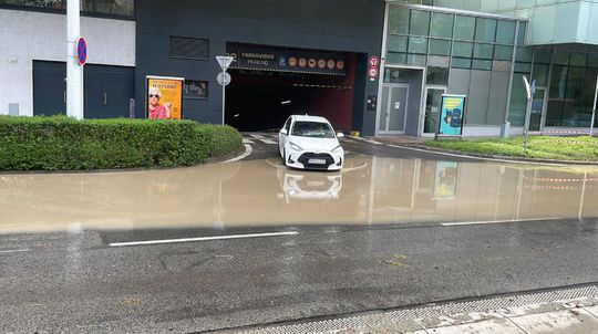 Havária vodovodného potrubia nad Nábrežím...