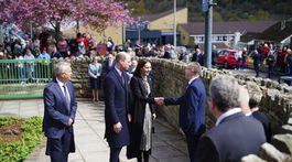 Princ William a princezná Kate sa zhovárali s Davidom Daviesom