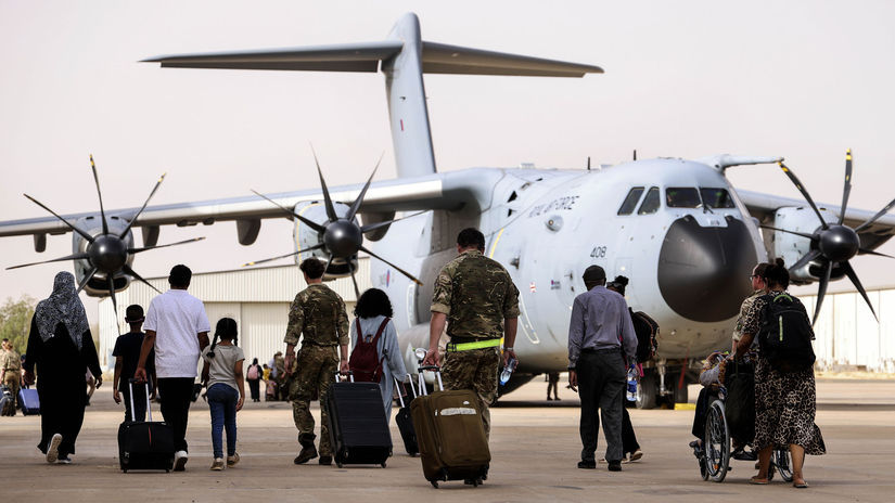 Sudán Británia nepokoje boje RAF evakuácia odlet