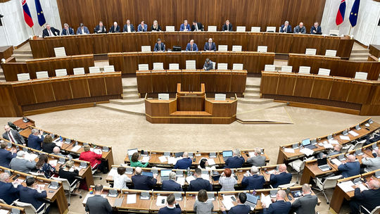 Poslanci začali deň návrhom na odvolanie Marcinkovej z postu šéfky výboru