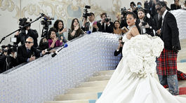 Rihanna v kreácii Valentino Haute Couture a jej partner A$ap Rocky