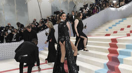 Topmodelka Kendall Jenner v kreácii Marc Jacobs.