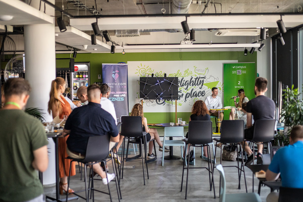 Coworkingové priestory budujú komunitu aj...