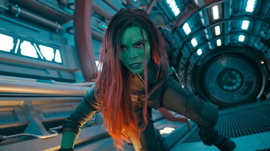 Zoe Saldana ako Gamora, stratená láska Petera...