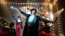 Príťažlivý elegán diktoval módu a vkus a získal...