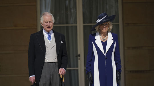 Kráľ Karol III. a jeho manželka Camilla na...