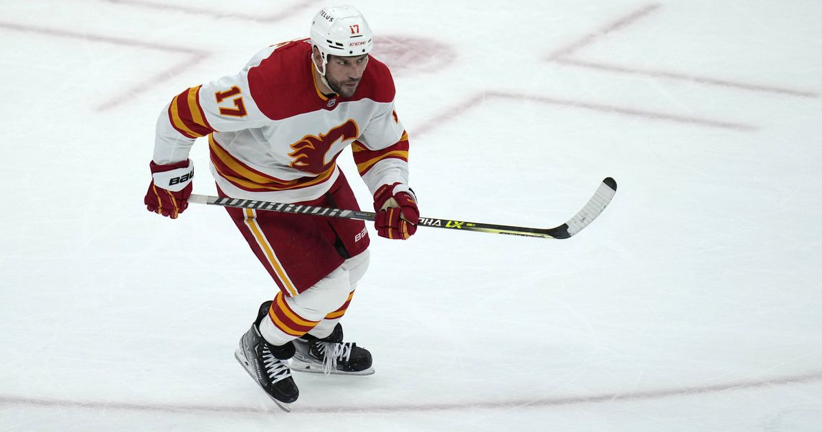 Milan Lucic v drese Calgary.