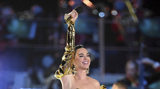 Speváčka Katy Perry na korunovačnom koncerte vo...