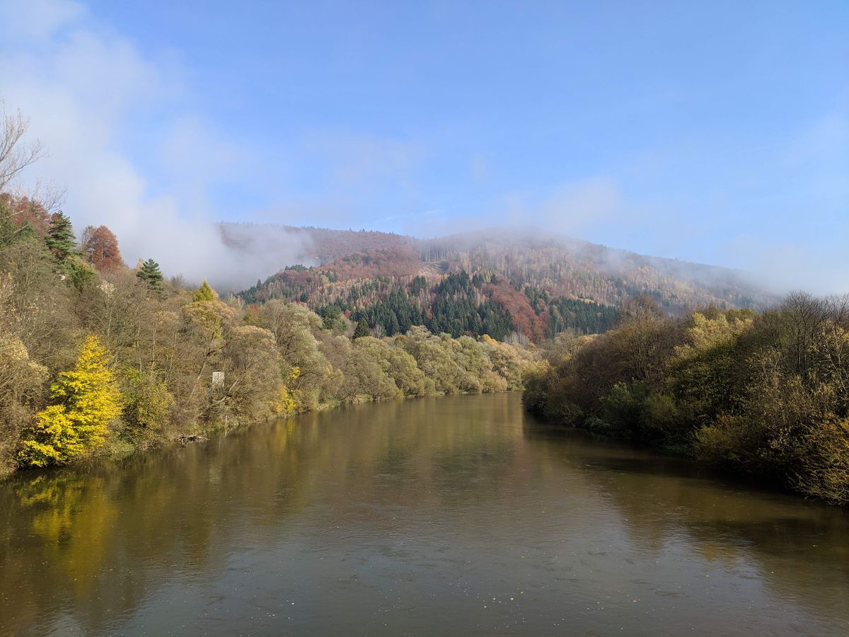 Rieka Orava nad sútokom s Váhom.