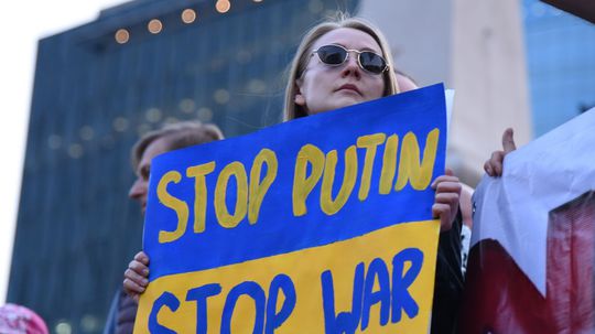 Slováci jednoznačne podporujú NATO i EÚ, väčšina aj investície do obrany. Ochotu brániť vlasť prejavilo len 49 % opýtaných