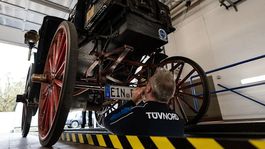 Benz Victoria - voiture de 130 ans avec CT