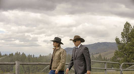 Luke Grimes (vľavo) a Kevin Costner
