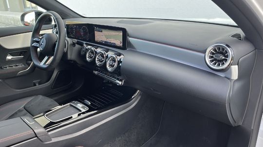 Mercedes A 180 (2023)