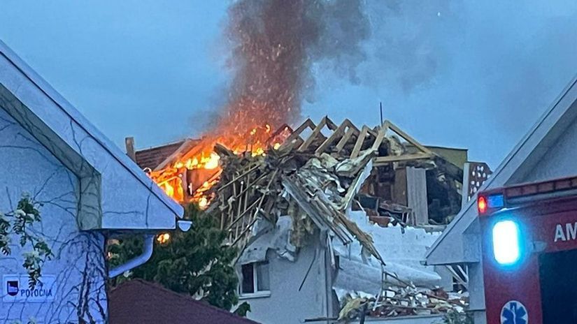 Požiar v obci Biely Kostol po výbuchu
